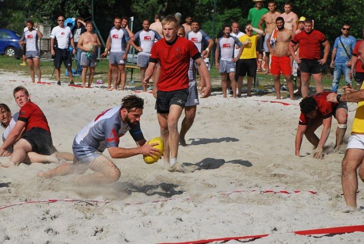 V plážovém ragby zvítězili Italové, Němky a Češi