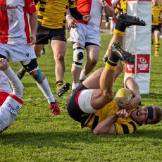 Praga válí a tak se v brankovišti Slavie v derby obou pražských týmů  válel i její sportovní ředitel