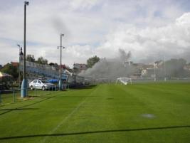Požár šaten na ragbyovém hřišti v Říčanech napáchal velké škody