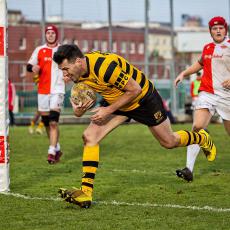 Proč by nejstarší hráč na hřišti nemohl také položit pětku, že ...