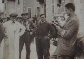 Při Tour de France byl v roce 1927 mezi novináři Ondřej Sekora Při Tour de France byl v roce 1927 mezi novináři Ondřej Sekora