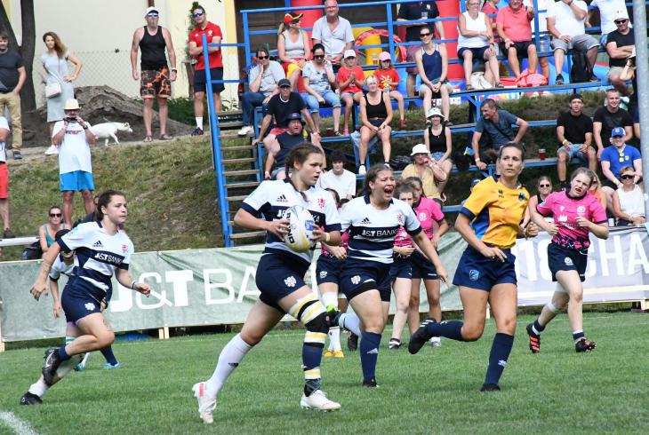Hurá do Prahy Petrovic na Mistrovství Evropy v sedmičkovém ragby dívek U18 úrovně Championship