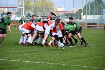 Který ragbyový tým ve vyrovnaných soutěžích konečně dosáhne tříciferného výsledku?