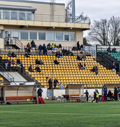 Proč se na ragby nikdo nepřišel podívat? V hledišti bylo méně diváků než hráčů na hřišti