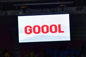 ČT SPORT přirovnal čin skotského fotbalisty, který rozkopl hlavu českému brankáři, k ragby ČT SPORT přirovnal čin skotského fotbalisty, který rozkopl hlavu českému brankáři, k ragby