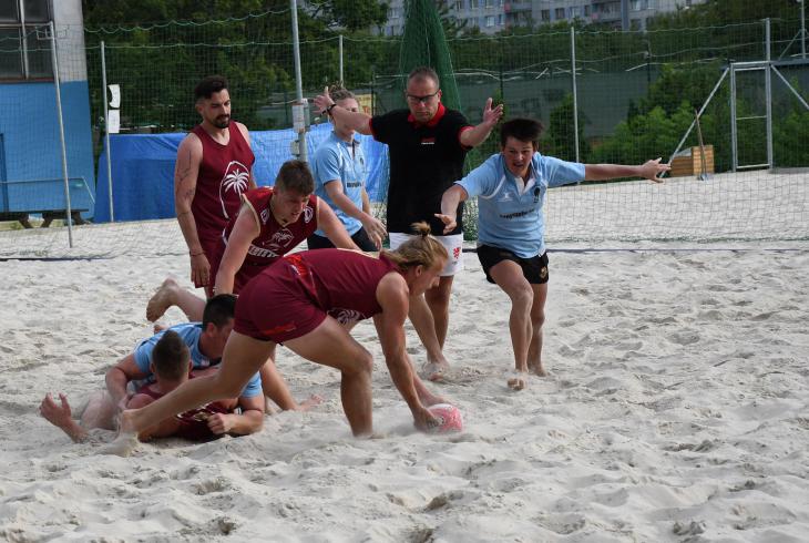 Devatenáctý ročník v plážovém ragby v Praze vyhráli muži Sparty, ženy Tatry a mix z Petrovic