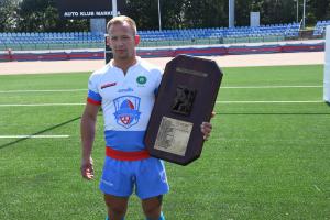 Velký malý kapitán říčanských ragbistů Jan Šedivý měří 166 cm a váží i s mistrovským štítem 75 kg Velký malý kapitán říčanských ragbistů Jan Šedivý měří 166 cm a váží i s mistrovským štítem 75 kg