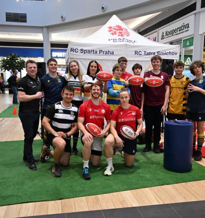 Co to je ragby, to poznali návštěvníci obchodního centra na Novodvorské  v Praze