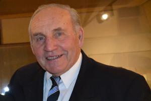Pětaosmdesátiletý bard ragby Eduard Krützner alias Medák 64 let ve službách ragbyového míče Pětaosmdesátiletý bard ragby Eduard Krützner alias Medák 64 let ve službách ragbyového míče