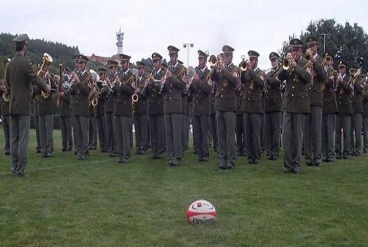 Před pětadevadesáti lety v roce 1926 se hrálo první ragbyové utkání na území Československa Před pětadevadesáti lety v roce 1926 se hrálo první ragbyové utkání na území Československa
