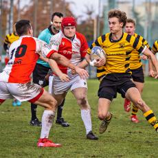 Někteří útočící hráči se snažíli soupeře zastrašit i drsným výrazem v obličeji, jak je vidět na obrázku