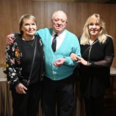 Leopold Blachut společně s dcerami Alfonze Zedy Renatou a Brigitou